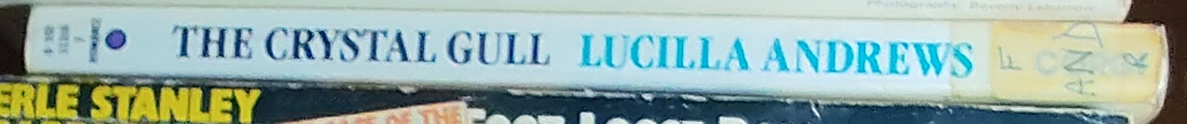 Lucilla Andrews  THE CRYSTAL GULL spine of book image