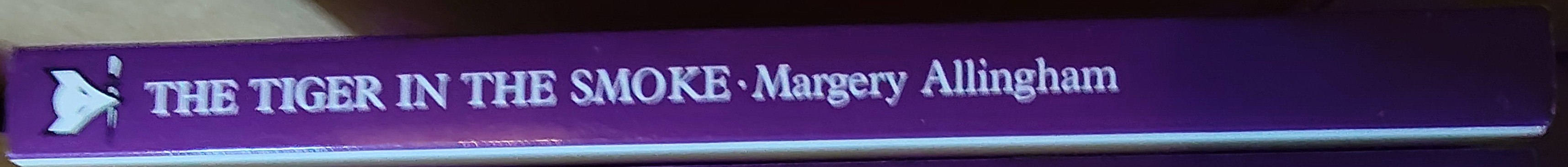 Margery Allingham  THE TIGER IN THE SMOKE spine of book image