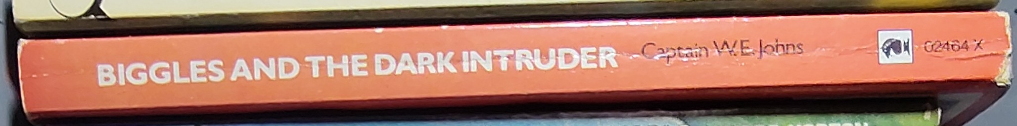 Captain W.E. Johns  BIGGLES AND THE DARK INTRUDER spine of book image