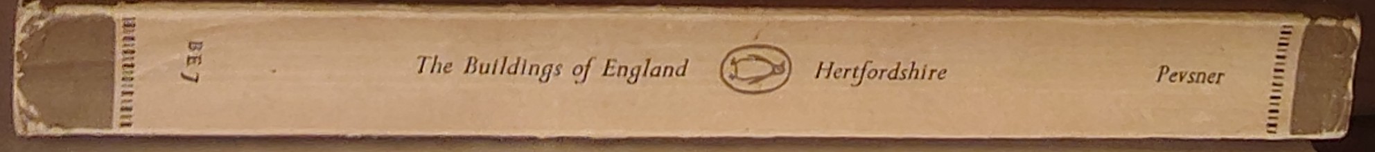 Nikolaus Pevsner  HERTFORDSHIRE (Buildings of England) spine of book image