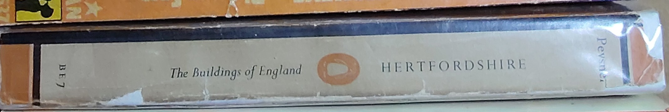 Nikolaus Pevsner  HERTFORDSHIRE (Buildings of England) spine of book image