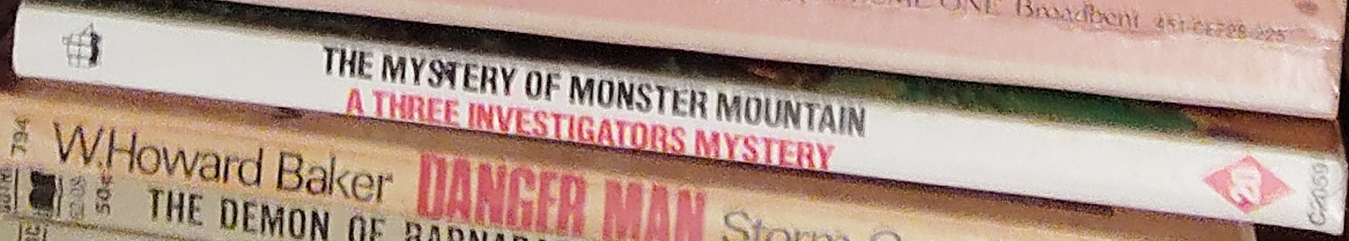 Alfred Hitchcock (introduces_The_Three_Investigators) THE MYSTERY OF MONSTER MOUNTAIN spine of book image