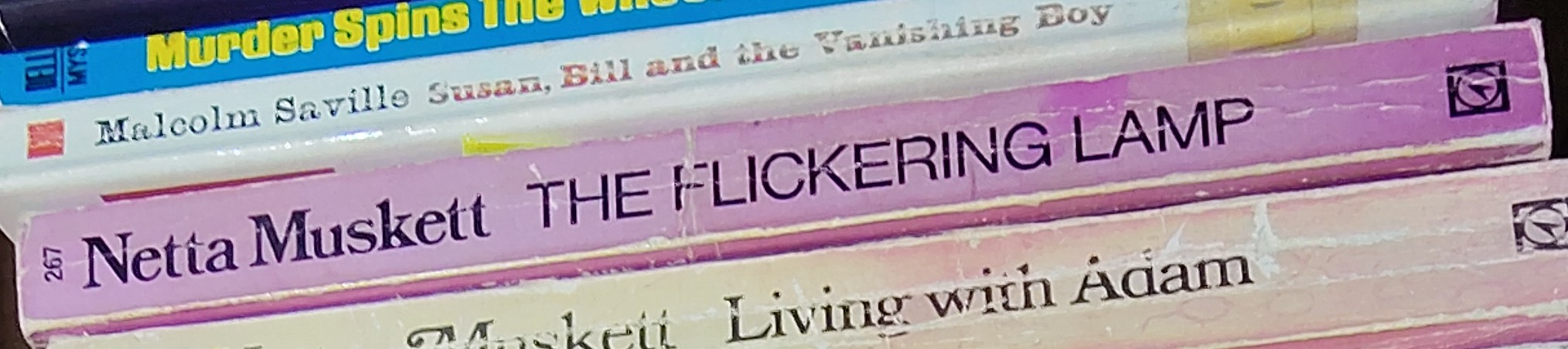 Netta Muskett  THE FLICKERING LAMP spine of book image