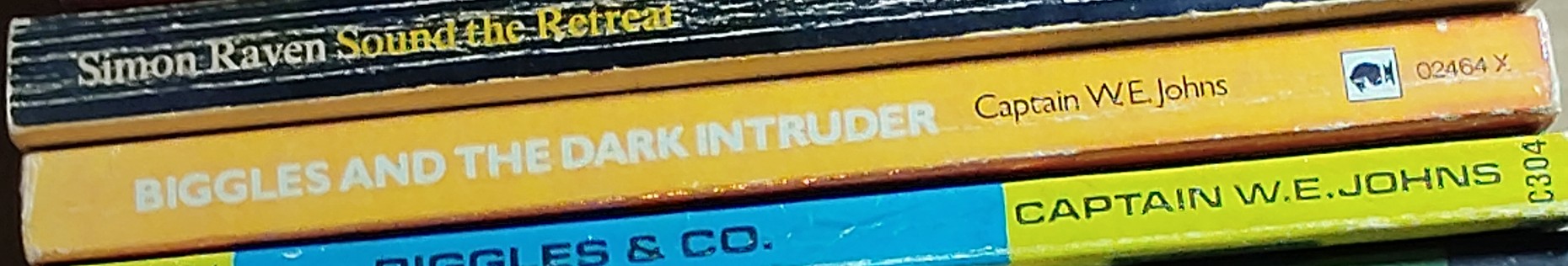Captain W.E. Johns  BIGGLES AND THE DARK INTRUDER spine of book image