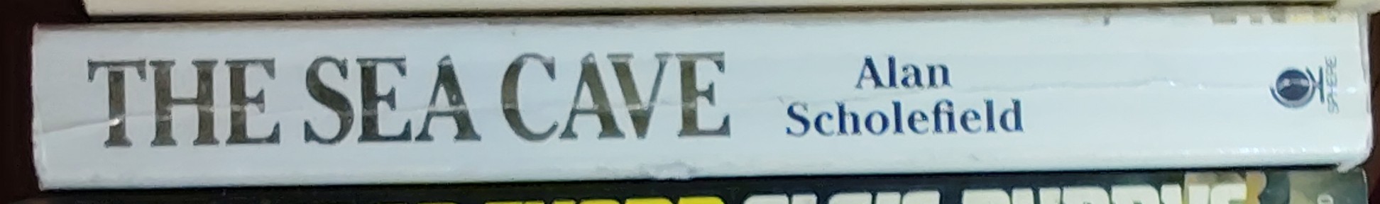 Alan Scholefield  THE SEA CAVE spine of book image