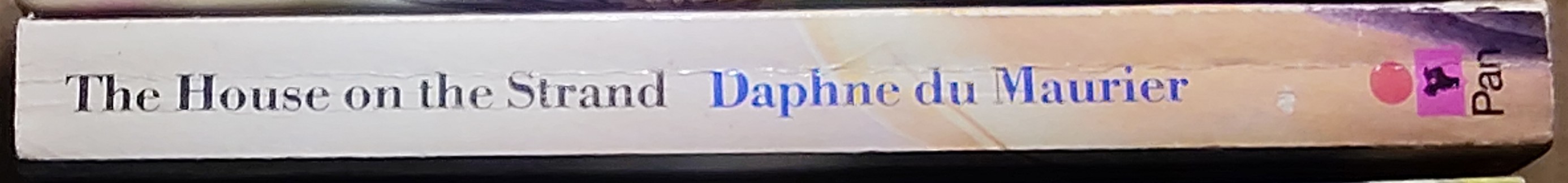 Daphne Du Maurier  THE HOUSE ON THE STRAND spine of book image