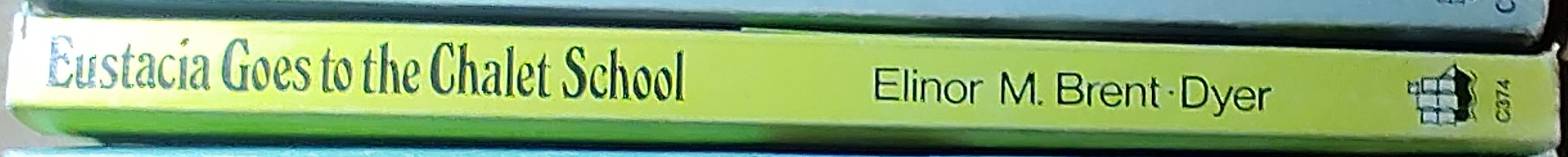 Elinor M. Brent-Dyer  EUSTACIA GOES TO THE CHALET SCHOOL spine of book image