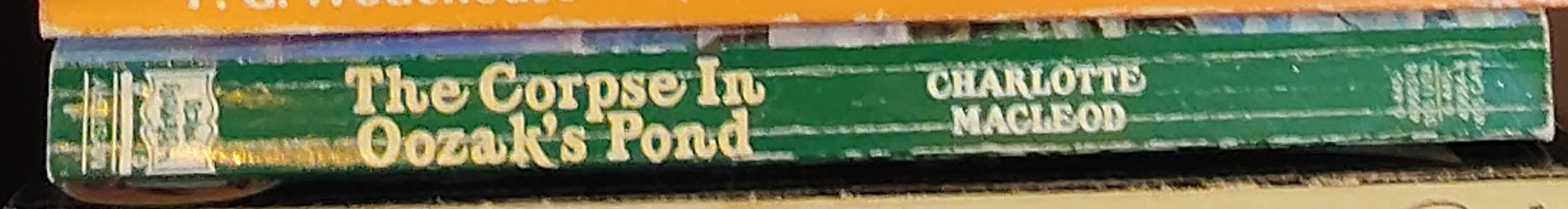 Charlotte Macleod  THE CORPSE IN OOZAK'S POND spine of book image