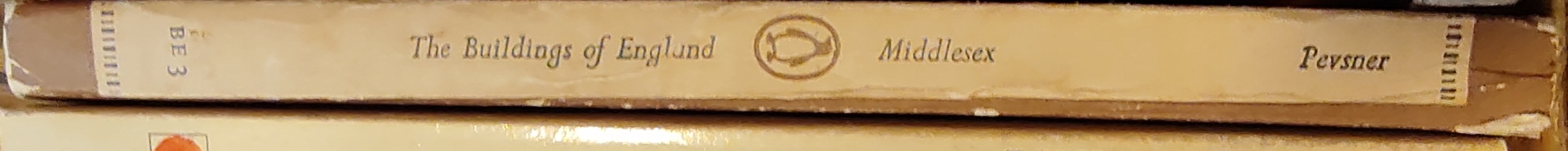 Nikolaus Pevsner  MIDDLESEX (Buildings of England) spine of book image