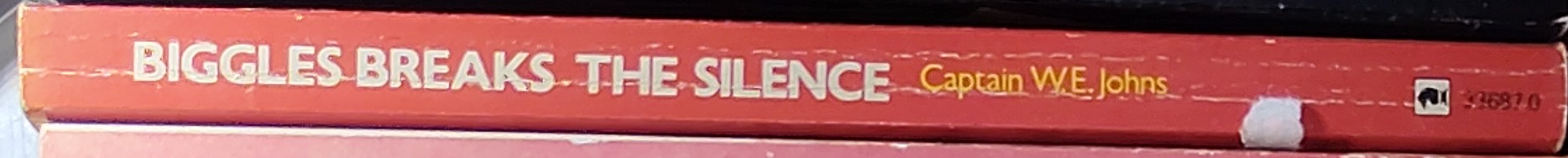 Captain W.E. Johns  BIGGLES BREAKS THE SILENCE spine of book image