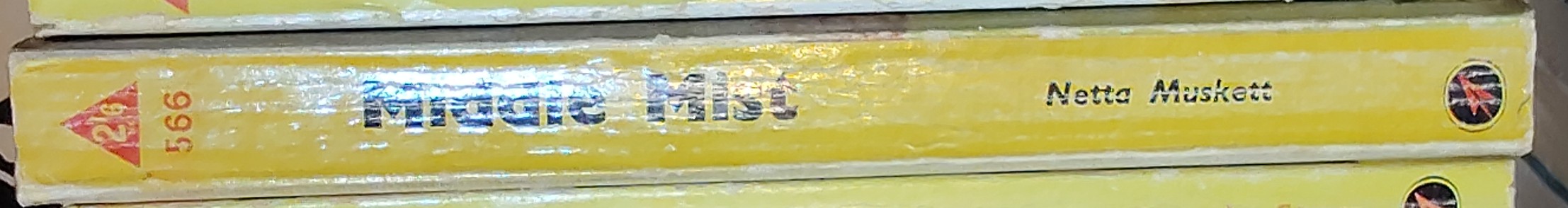 Netta Muskett  MIDDLE MIST spine of book image