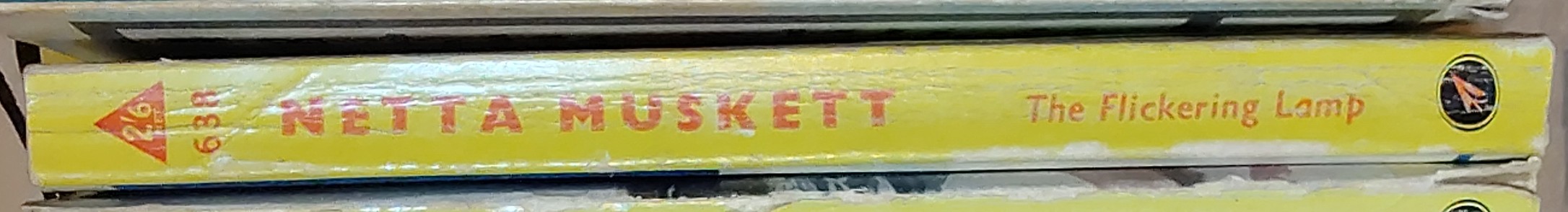 Netta Muskett  THE FLICKERING LAMP spine of book image