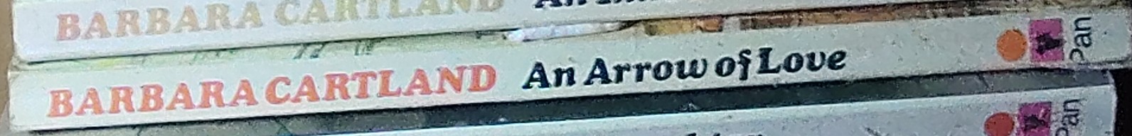 Barbara Cartland  AN ARROW OF LOVE spine of book image
