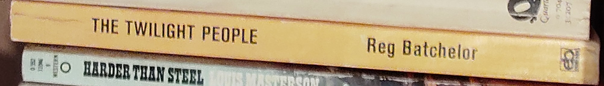 Reg Batchelor  THE TWILIGHT PEOPLE spine of book image