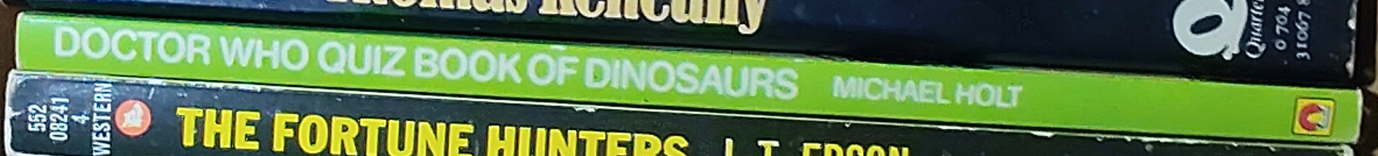 Michael Holt  DOCTOR WHO: QUIZ BOOK OF DINOSAURS spine of book image