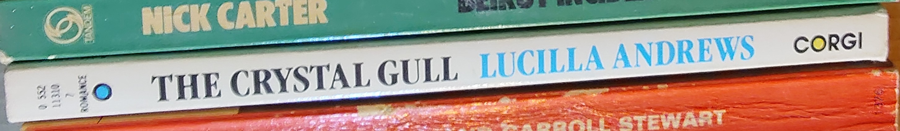 Lucilla Andrews  THE CRYSTAL GULL spine of book image