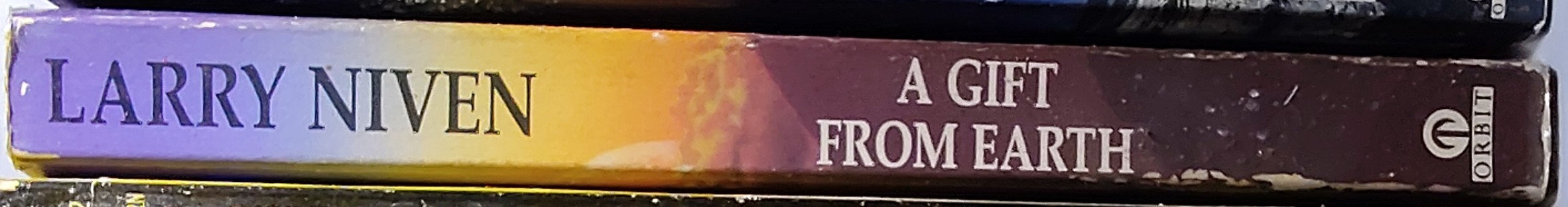 Larry Niven  A GIFT FROM EARTH spine of book image