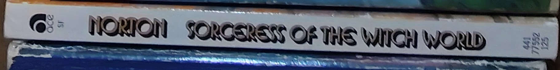 Andre Norton  SORCERESS OF THE WITCH WORLD spine of book image