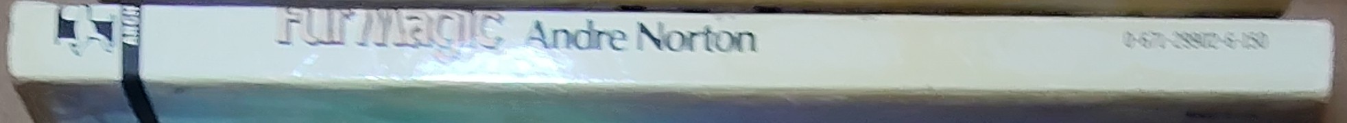 Andre Norton  FUR MAGIC spine of book image