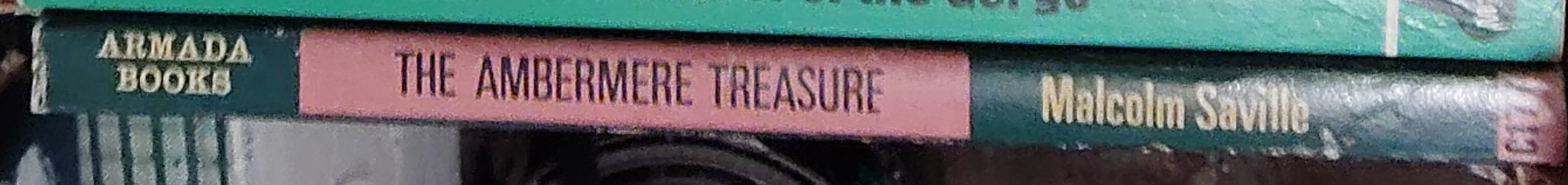 Malcolm Saville  THE AMBERMERE TREASURE spine of book image