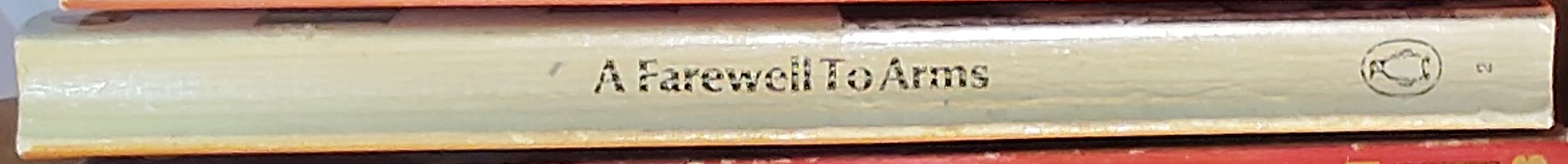 Ernest Hemingway  A FAREWELL TO ARMS spine of book image