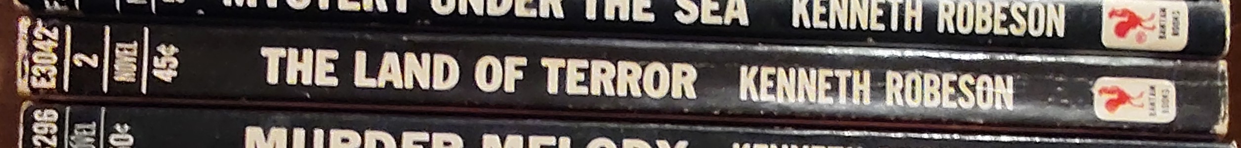 Kenneth Robeson  DOC SAVAGE: THE LAND OF TERROR spine of book image
