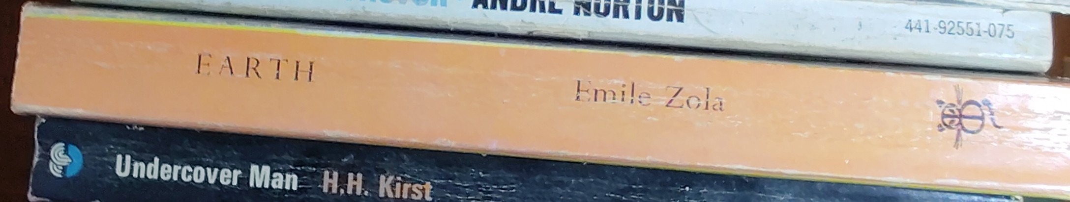 Emile Zola  EARTH spine of book image