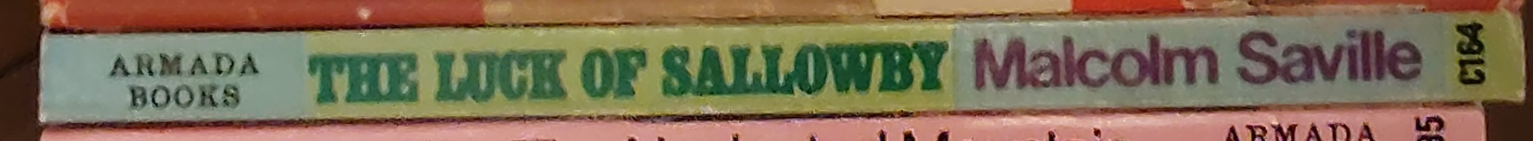 Malcolm Saville  THE LUCK OF SALLOWBY spine of book image