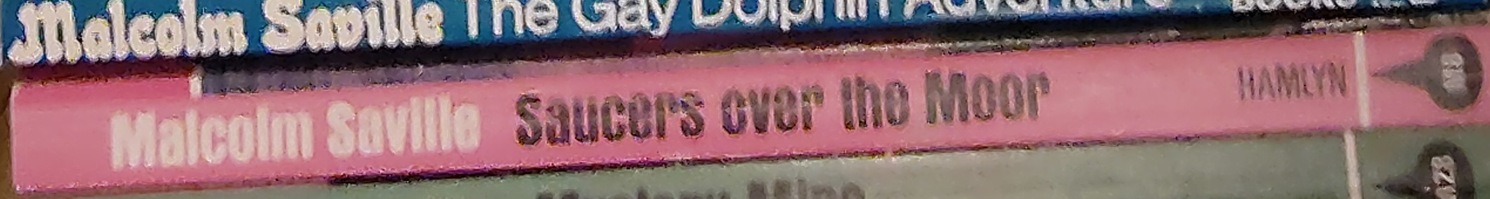 Malcolm Saville  SAUCERS OVER THE MOOR spine of book image