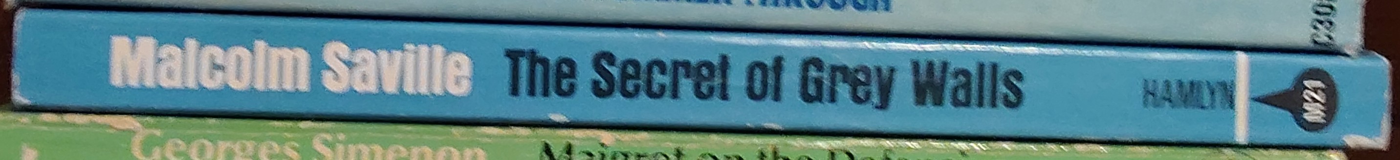 Malcolm Saville  THE SECRET OF GREY WALLS spine of book image